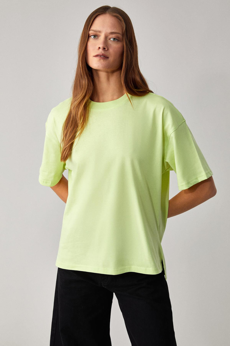 Jemmy Kadın %100 Organik Pamuk Relaxed Fit Yırtmaçlı Yuvarlak Yakalı Neon Yeşil T-Shirt