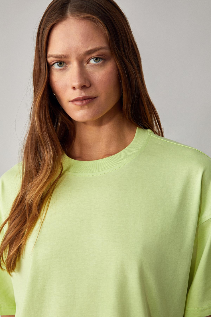 Jemmy Kadın %100 Organik Pamuk Relaxed Fit Yırtmaçlı Yuvarlak Yakalı Neon Yeşil T-Shirt