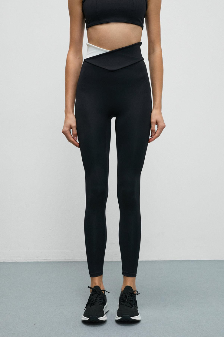 JULSEN Kadın Yumuşak Ve Esnek Dokulu Asimetrik Konstrat Bel Detaylı Siyah - Beyaz Tayt