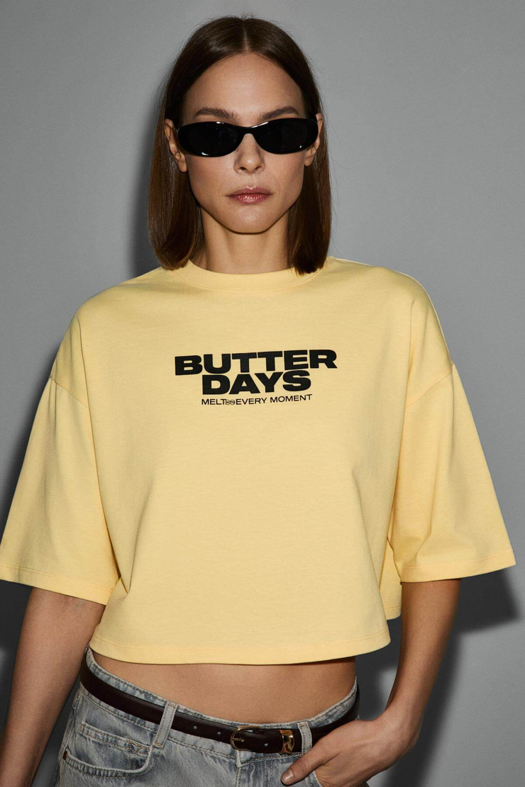 JUNARIVE Kadın Organik Pamuklu Bisiklet Yaka Baskılı Kısa Kollu Sarı T-Shirt