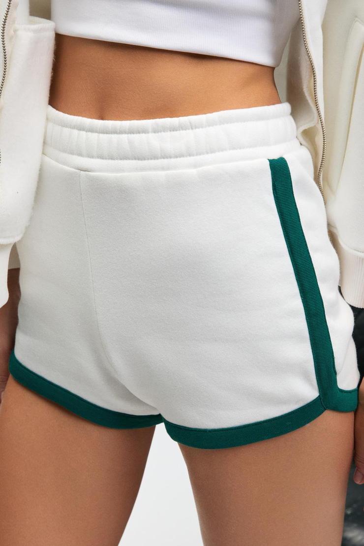 JUNELIA Kadın Kontrast Renk Biyeli Regular Fit Kısa Beyaz Şort