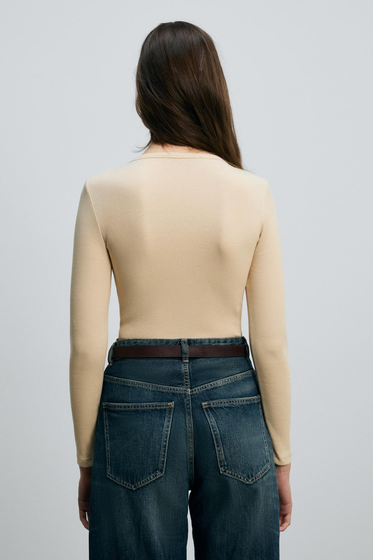 KALANI Kadın Uzun Kollu V Yaka Patlı Düğmeli Bej Body