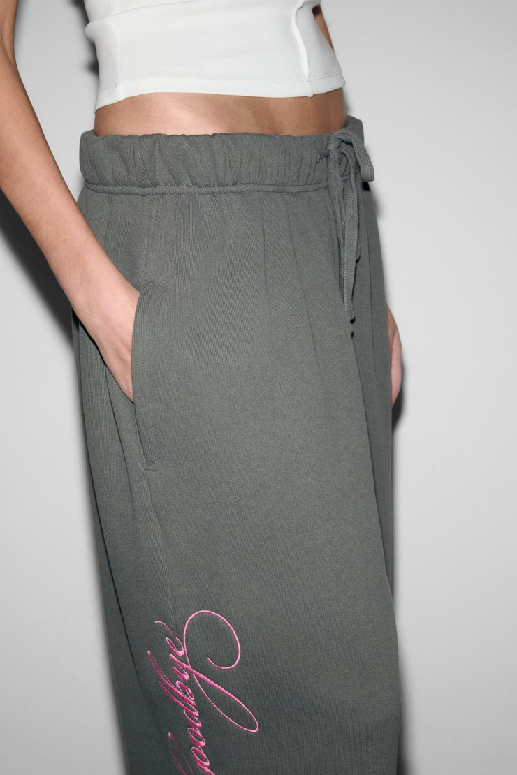 KENYOT Kadın Organik Pamuklu Nakış İşlemeli Geniş Paçalı Relaxed Fit Antrasit Eşofman Altı