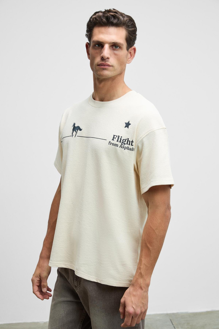 LANDI Erkek Önü Nakışlı Ve Baskılı Sırtı Baskılı %100 Organik Pamuk Bisiklet Yaka Oversize Fit Krem T-Shirt