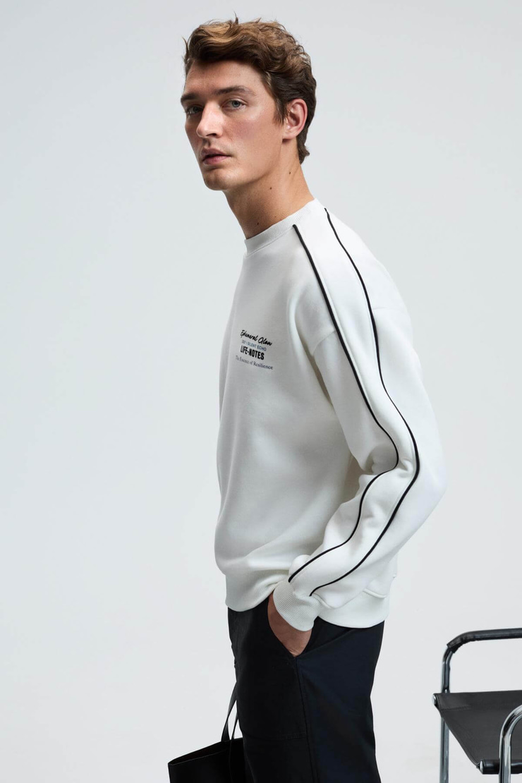 LEIF Erkek Kolları Biyeli Önü Baskılı Yuvarlak Yaka Oversize Ekru Sweatshirt