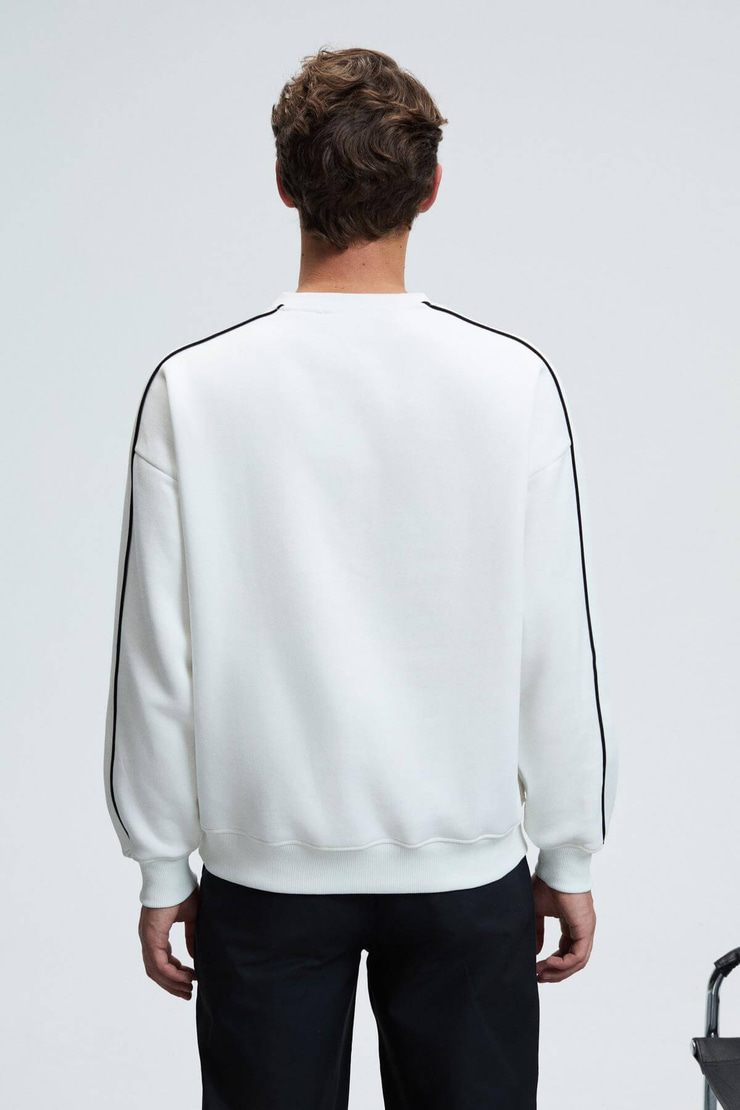 LEIF Erkek Kolları Biyeli Önü Baskılı Yuvarlak Yaka Oversize Ekru Sweatshirt