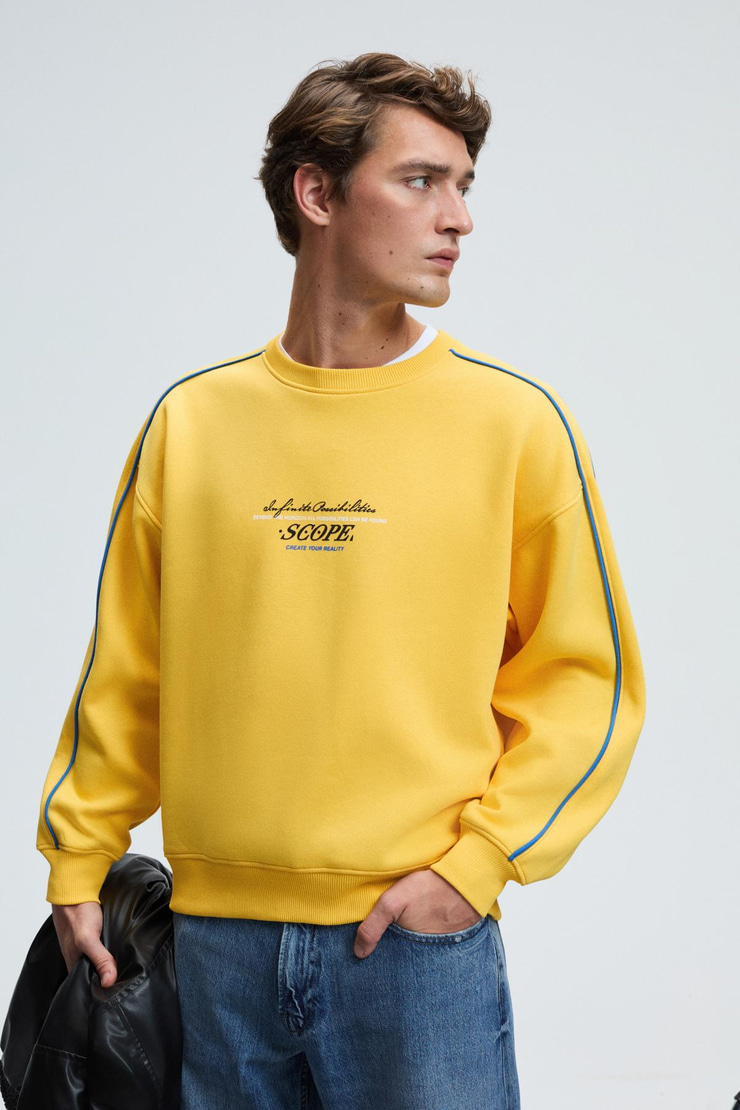 LEIF Erkek Kolları Biyeli Önü Baskılı Yuvarlak Yaka Oversize Sarı Sweatshirt
