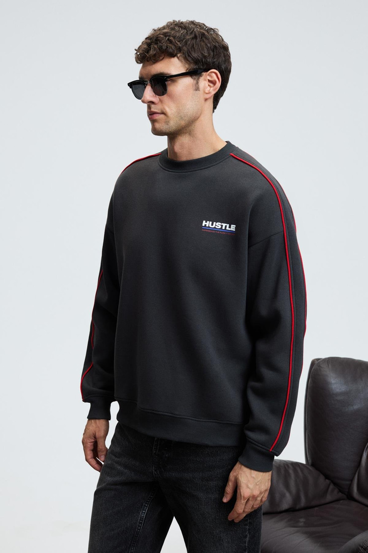 LEIF Erkek Kolları Biyeli Önü Baskılı Yuvarlak Yaka Oversize Antrasit Sweatshirt