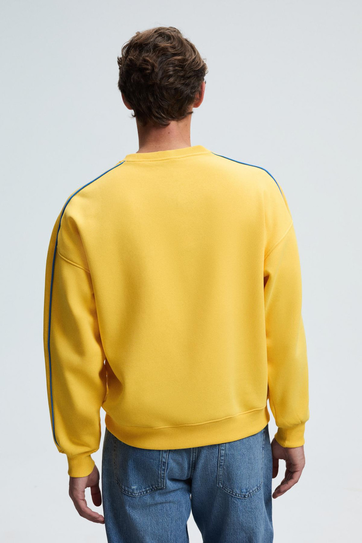 LEIF Erkek Kolları Biyeli Önü Baskılı Yuvarlak Yaka Oversize Sarı Sweatshirt