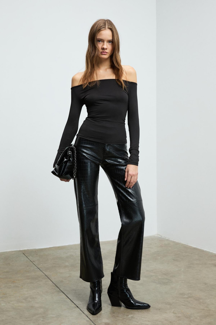 LUSH Kadın Carmen Yaka Omuzu Açık Uzun Kollu Esnek Kumaşlı Siyah Bluz