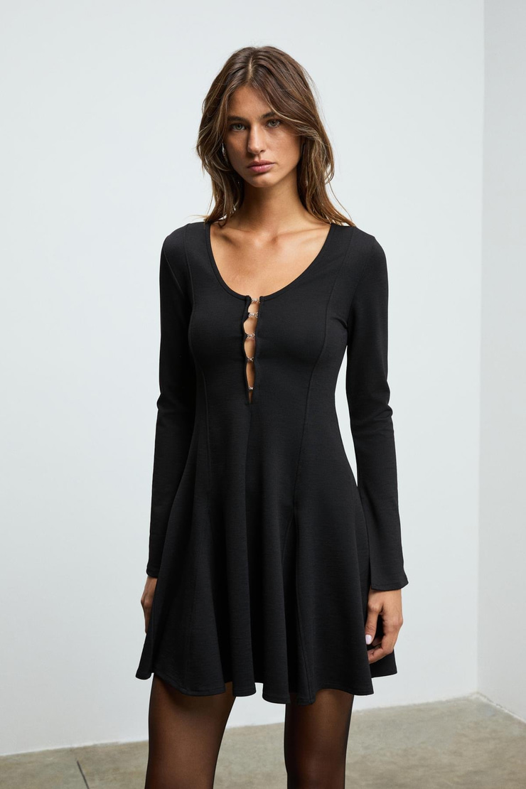 MARIVENA Kadın V Yakalı Yakada Agraf Detaylı Uzun İspanyol Kollu Kol Ucu Yırtmaçlı Mini Siyah Elbise