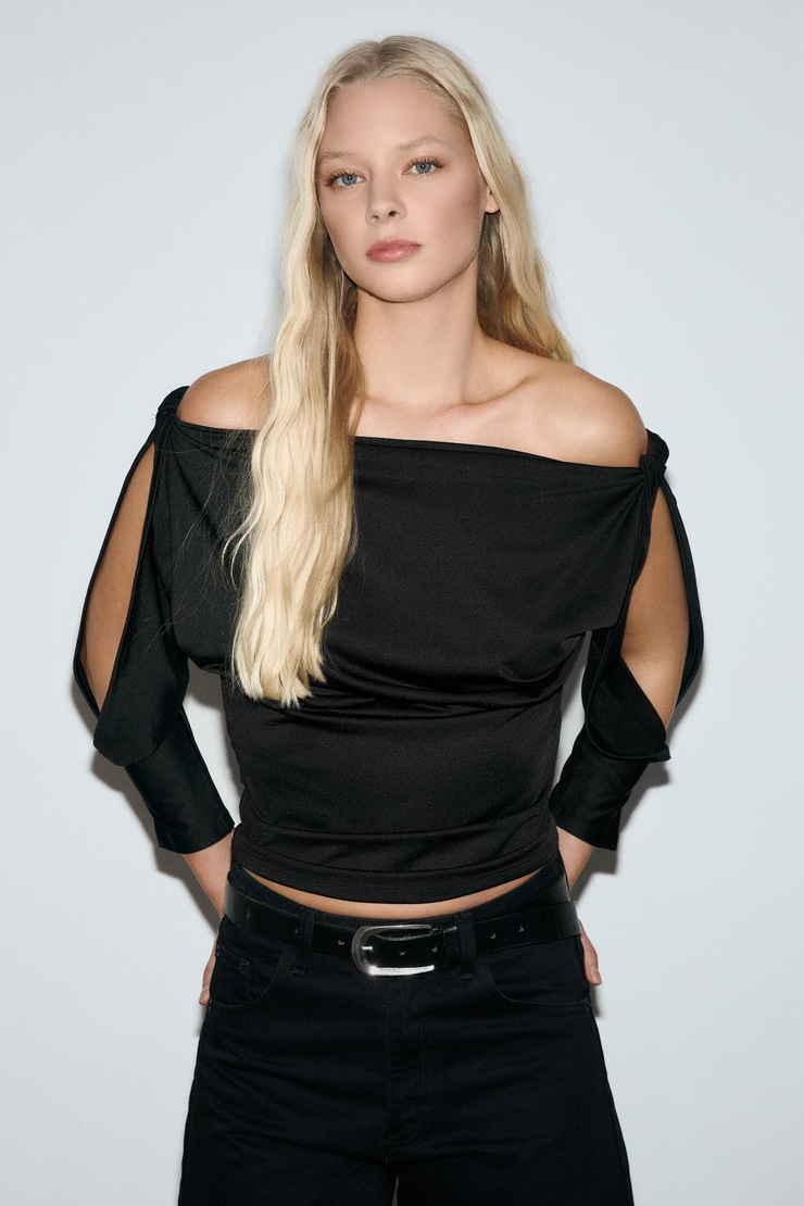 MARKEY Kadın Esnek Kumaşlı Kol Yırtmaç Detaylı Siyah Bluz