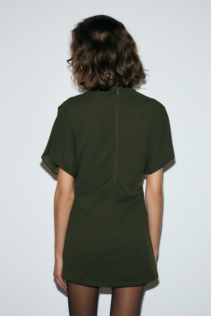 MAXINE Kadın Omuz Ve Bel Kısımlarında Pile Detaylı Dik Yaka Fermuarlı Kısa Kollu Mini Haki Elbise