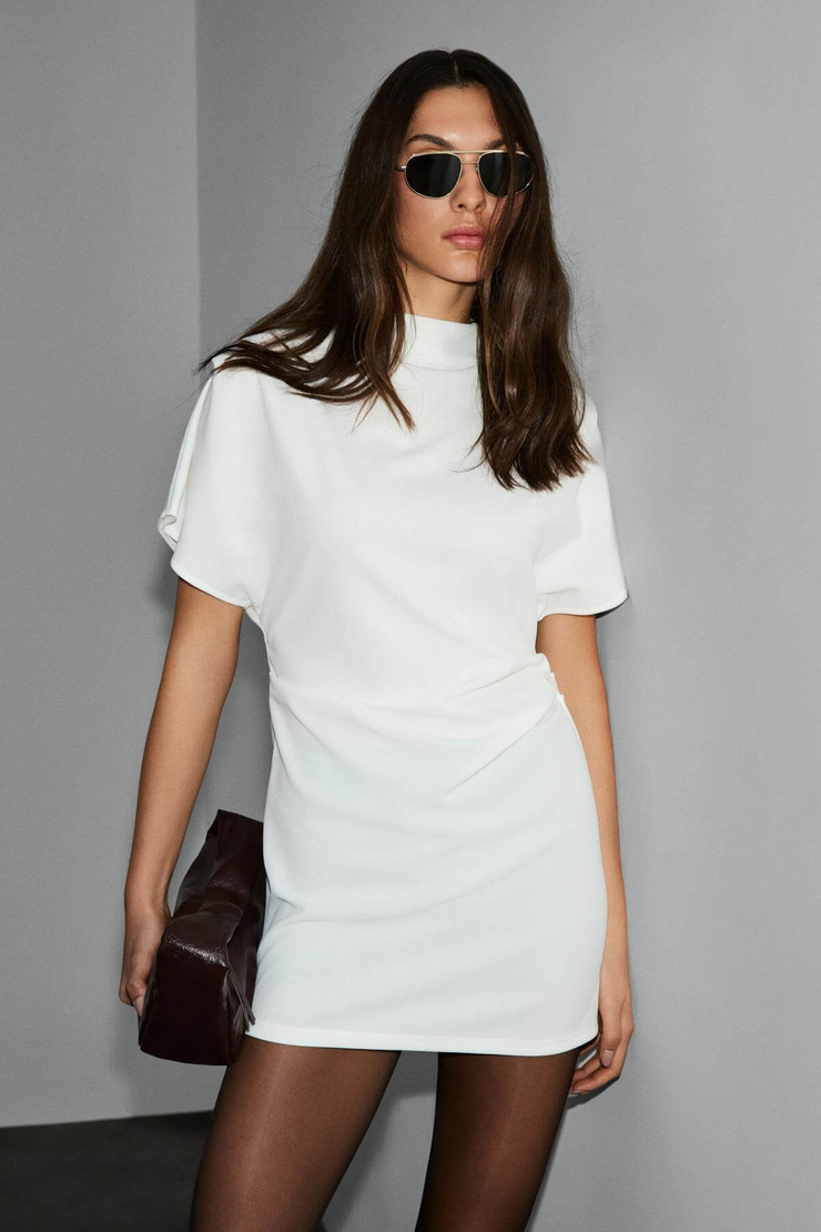 MAXINE Kadın Omuz Ve Bel Kısımlarında Pile Detaylı Dik Yaka Fermuarlı Kısa Kollu Mini Beyaz Elbise
