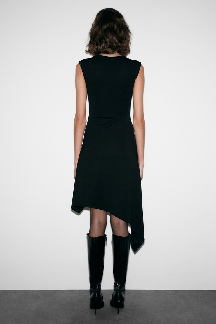 MELODRAMA Esnek Kumaşlı Yuvarlak Yaka Etek Ucu Asimetrik Kemer Detaylı Siyah Elbise