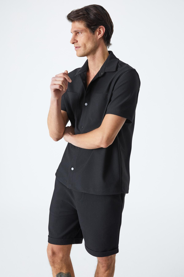 MELOS Erkek Kısa Kollu Cepli Çıtçıtlı Relaxed Fit Siyah Gömlek