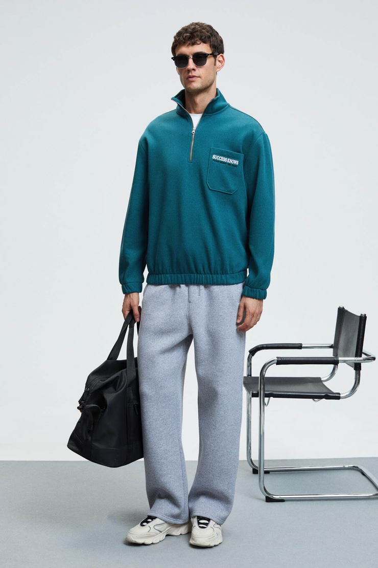 MERRICK Erkek Sırt Baskılı Cebi Nakışlı Yarım Fermuarlı Kolu Lastikli Dik Yaka Regular Fit Yeşil Sweatshirt