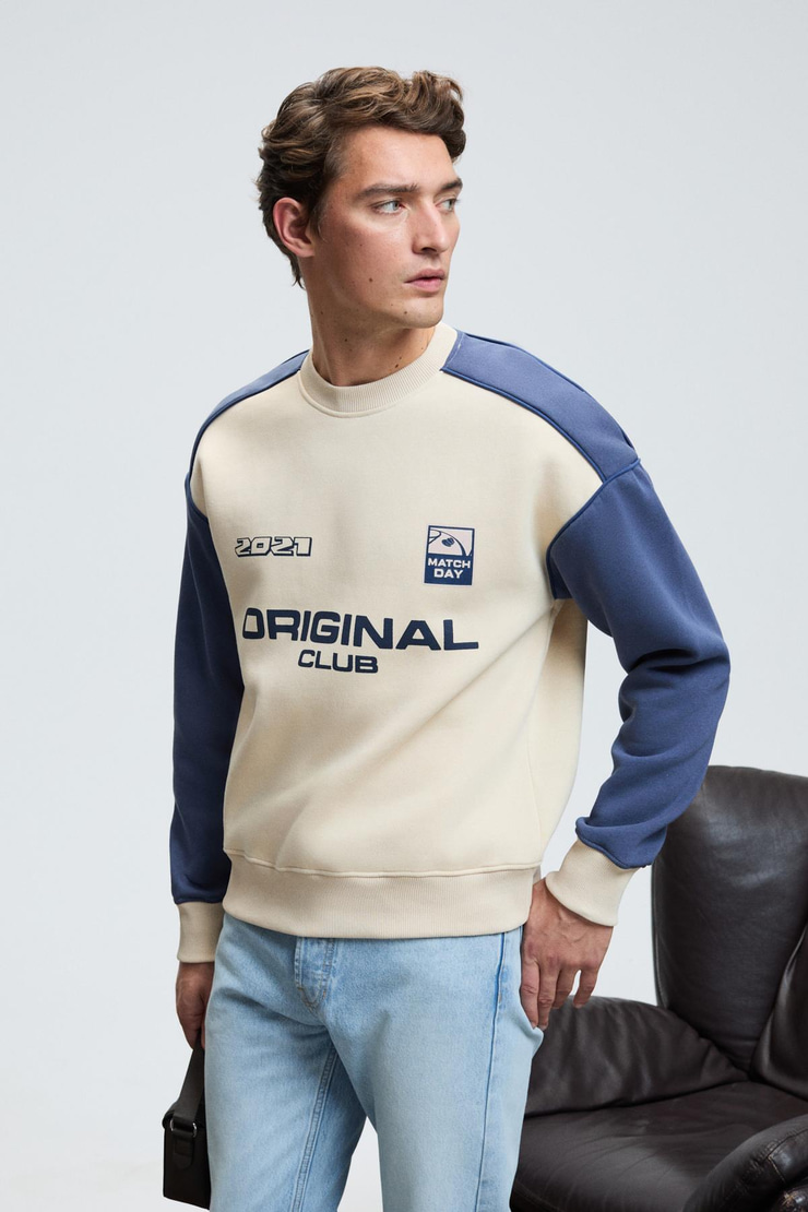 MONTY Erkek Yuvarlak Yaka Baskılı Omuzları Yeşil Renkte Relaxed Fit Bej Sweatshirt