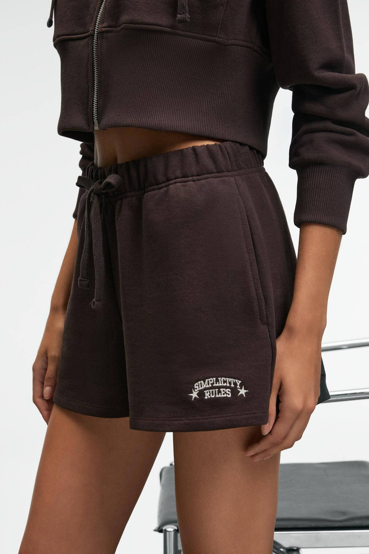MOREVA Kadın Nakışlı Rahat Koyu Kahverengi Şort