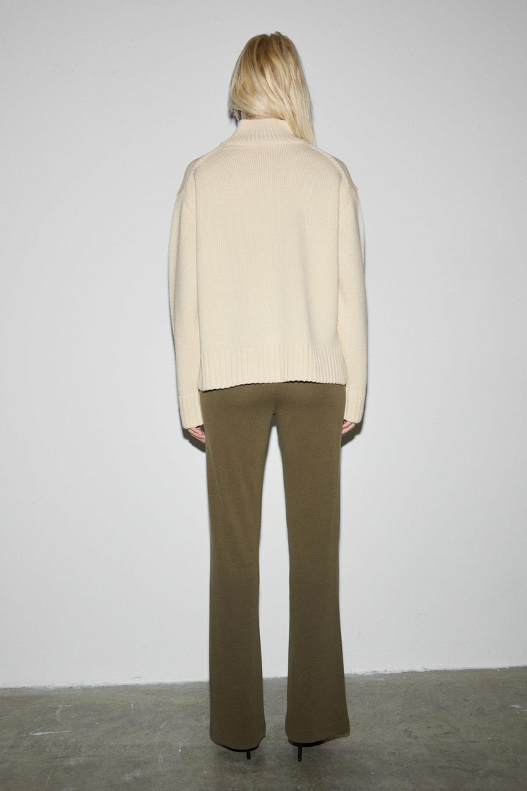 NIRISELLE Kadın Esnek Kumaşlı Vücuda Oturan Beli Lastikli Regular Haki Pantolon