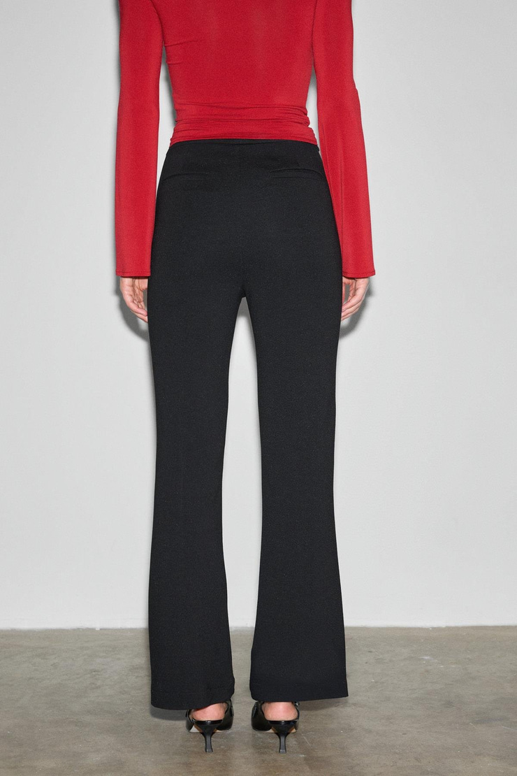 NIRISELLE Kadın Esnek Kumaşlı Vücuda Oturan Beli Lastikli Regular Siyah Pantolon