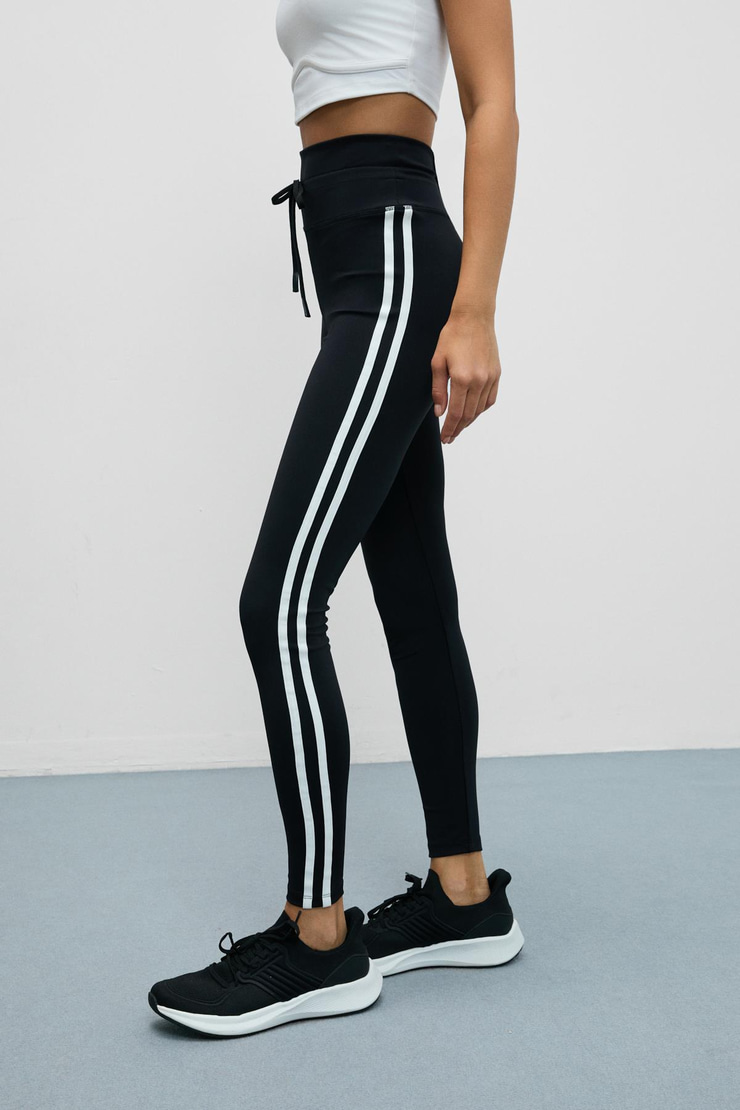 NORGIA Kadın Yumuşak Ve Esnek Dokulu Kontrast Biyeli Kordonlu Siyah - Beyaz Tayt