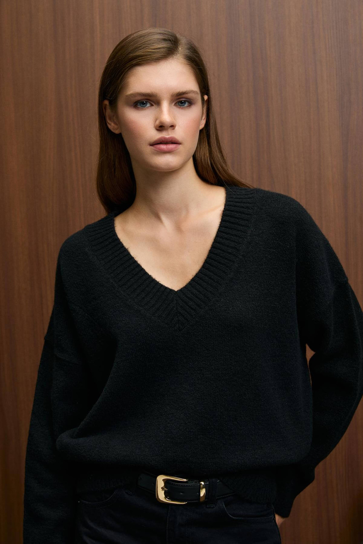 NORSHA Kadın V Yaka Yumşak Dokulu Relaxed Fit Triko Siyah Kazak