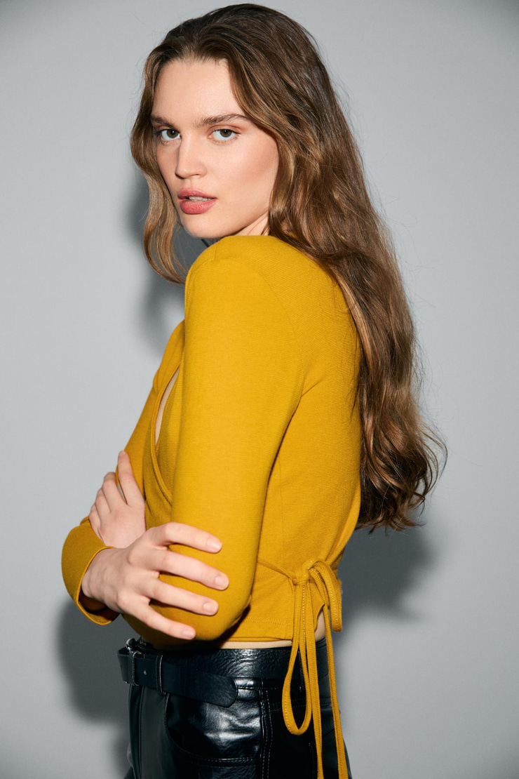 OLIVIERNS Kadın Önden Bağlamalı Vücudu Saran Nefes Alan Kumaşlı Safran Sarı Bluz