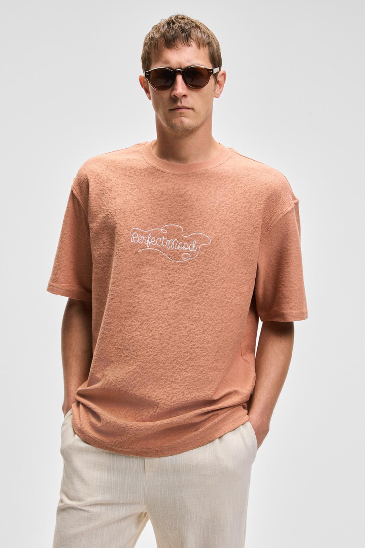 OURFLOW Erkek Nakış Detaylı %100 Organik Pamuk Bisiklet Yaka Kısa Kollu Oversize Kiremit Rengi T-Shirt