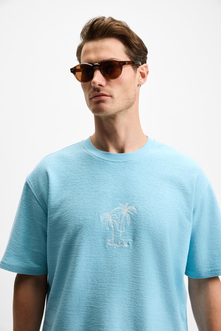 OURFLOW Erkek Nakış Detaylı %100 Organik Pamuk Bisiklet Yaka Kısa Kollu Oversize Açık Mavi T-Shirt