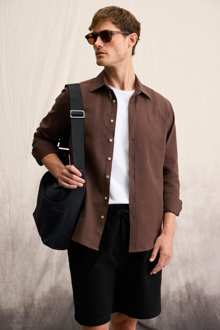 PERTTU Erkek %100 Pamuk Slim Fit Dar Kesim Düğmeli Yaka Keten Görünümlü Flamlı Acı Kahve Gömlek