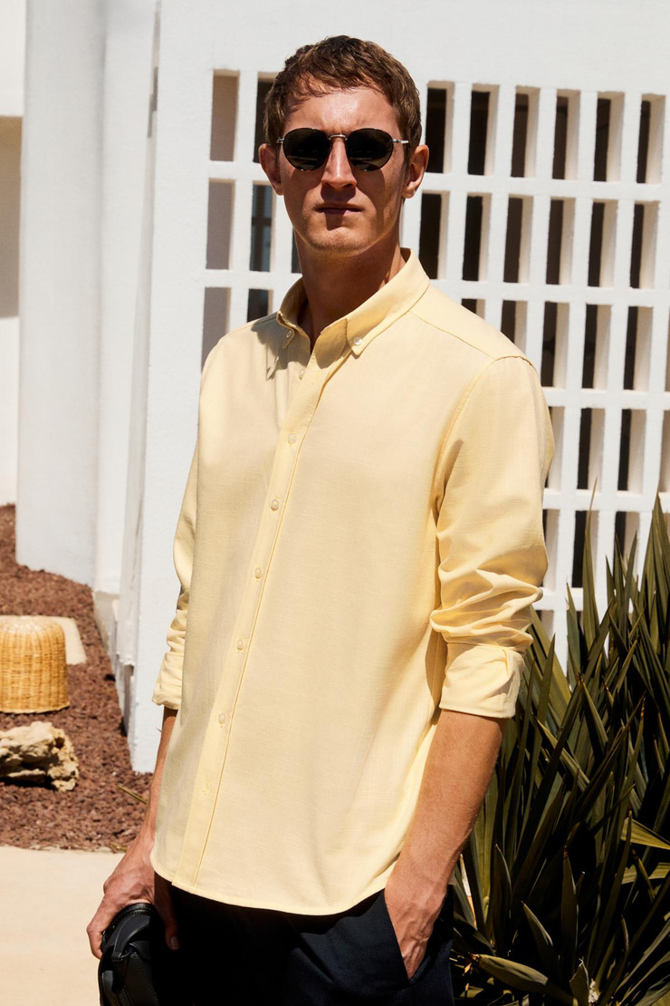 PERTTU Erkek %100 Pamuk Slim Fit Dar Kesim Düğmeli Yaka Keten Görünümlü Flamlı Sarı Gömlek