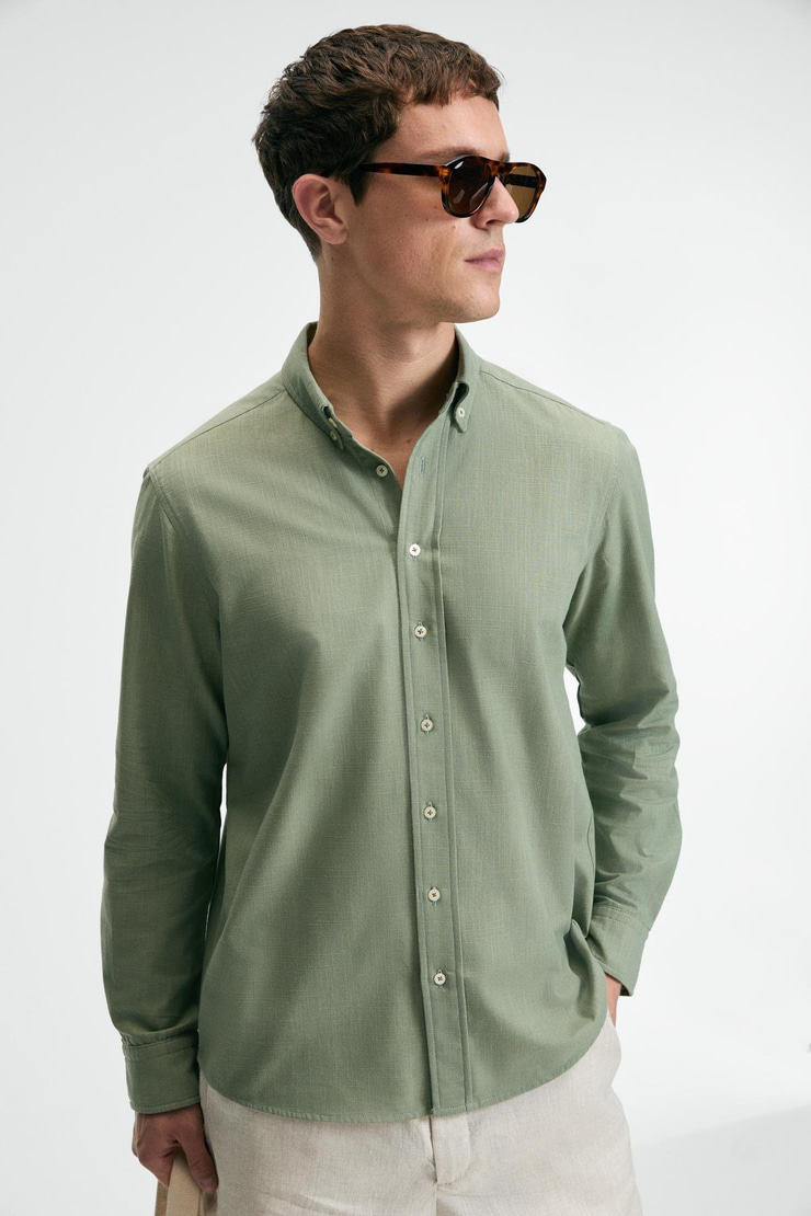 PERTTU Erkek %100 Pamuk Slim Fit Dar Kesim Düğmeli Yaka Keten Görünümlü Flamlı Haki Gömlek
