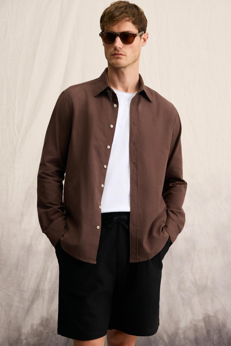 PERTTU Erkek %100 Pamuk Slim Fit Dar Kesim Düğmeli Yaka Keten Görünümlü Flamlı Acı Kahve Gömlek