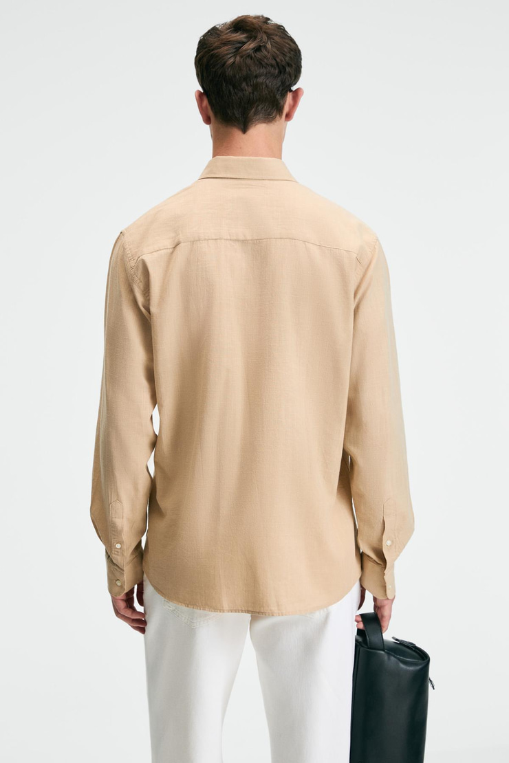 PERTTU Erkek %100 Pamuk Slim Fit Dar Kesim Düğmeli Yaka Keten Görünümlü Flamlı Bej Gömlek