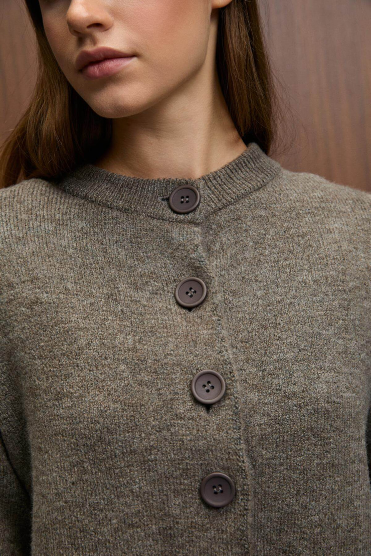 PUREZA Kadın Yuvarlak Yakalı Uzun Kollu Düğmeli Yumuşak Dokulu Regular Fit Triko Kahverengi Kazak