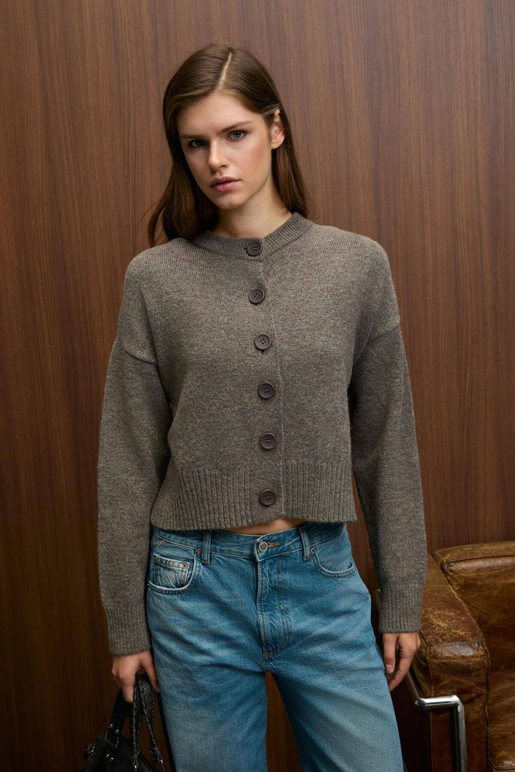 PUREZA Kadın Yuvarlak Yakalı Uzun Kollu Düğmeli Yumuşak Dokulu Regular Fit Triko Kahverengi Kazak