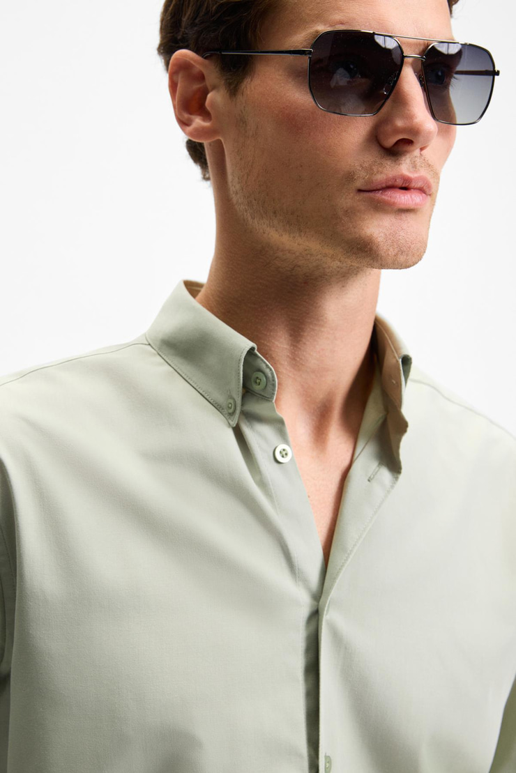RISTO Erkek Düğmeli Yıkama Sonrası Ütü İhtiyacını En Aza İndiren Kumaş Gömlek Yaka Manşetli Yeşil Gömlek