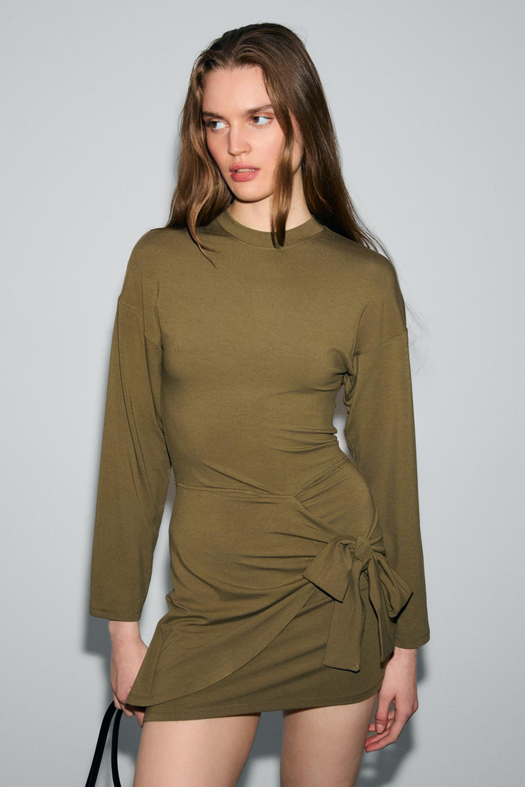 SEVLEY Kadın Yumuşak Ve Esnek Kumaşlı Yuvarlak Yakalı Bağlama Detaylı Mini Haki Elbise