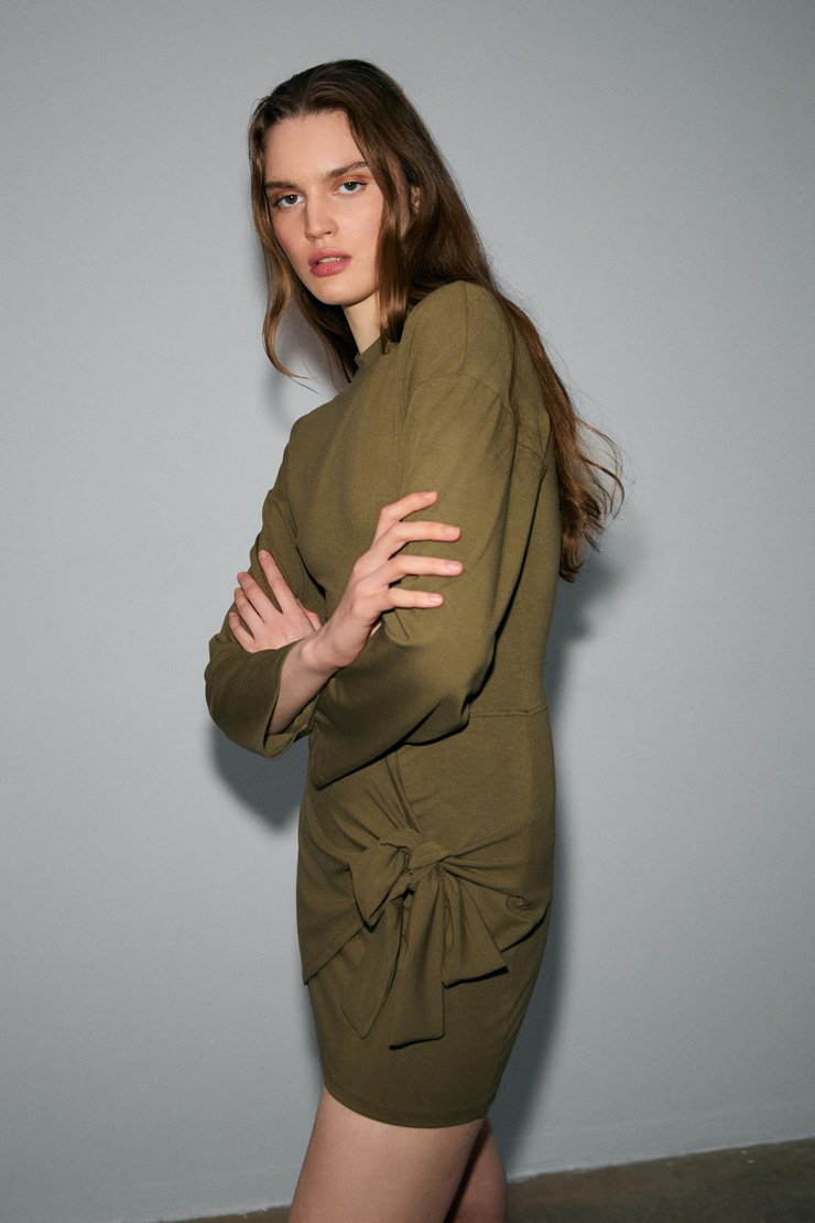 SEVLEY Kadın Yumuşak Ve Esnek Kumaşlı Yuvarlak Yakalı Bağlama Detaylı Mini Haki Elbise