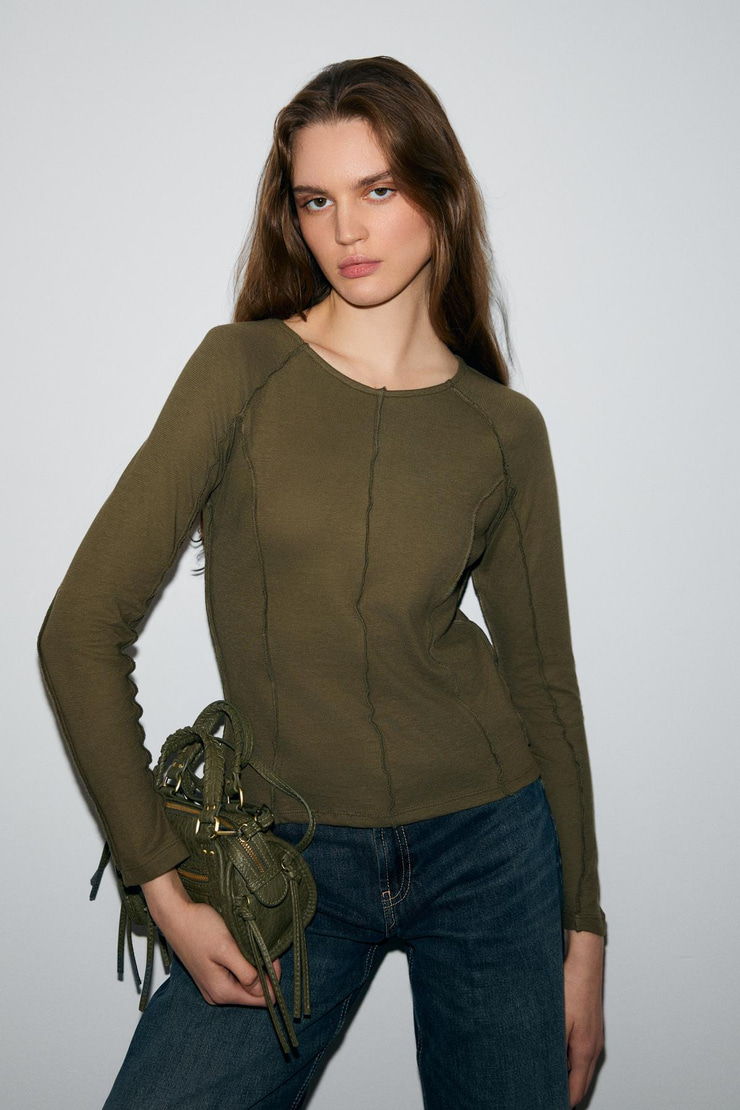 SIMORRE Kadın Kesik Detaylı Vücuda Oturan Nefes Alan Kumaşlı Slim Fit Haki Bluz