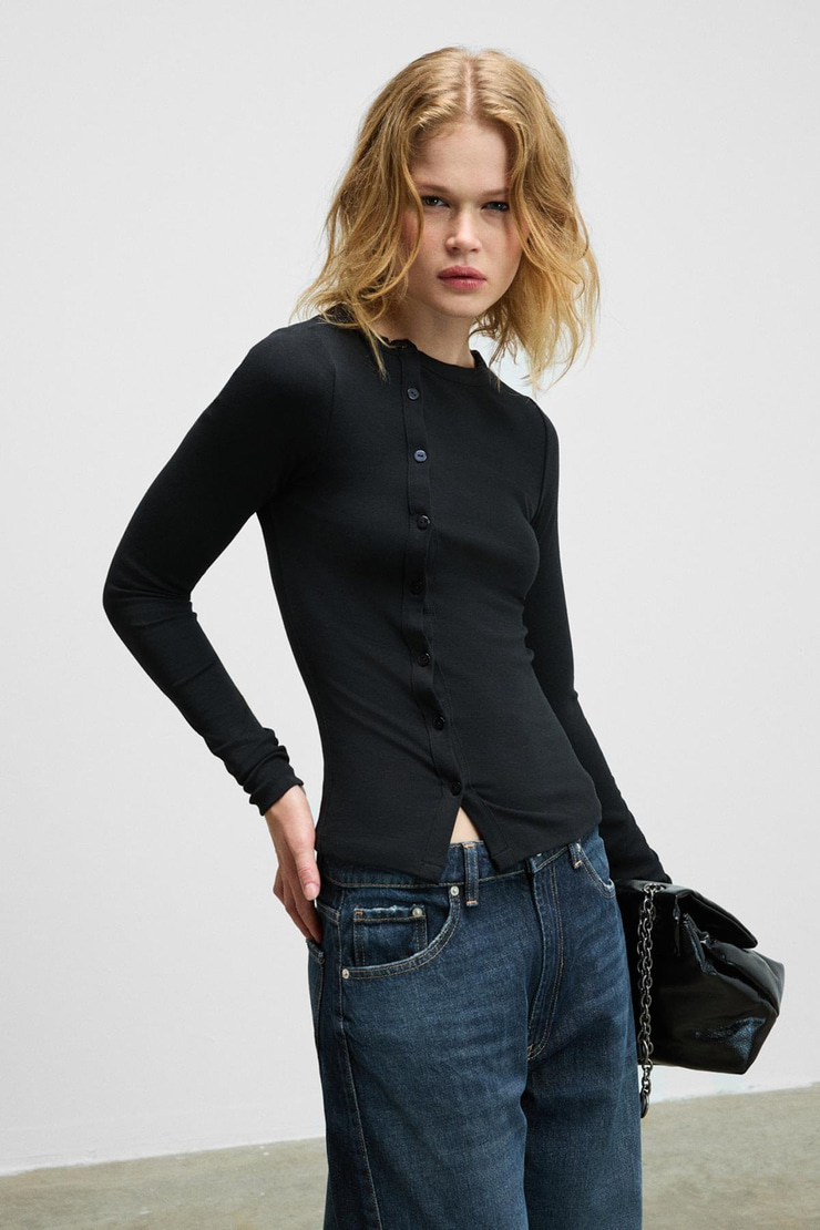 SOMBRA Kadın Yuvarlak Yaka Önü Patlı Fonksiyonel Düğmeli Vücuda Oturan Esnek Siyah Bluz