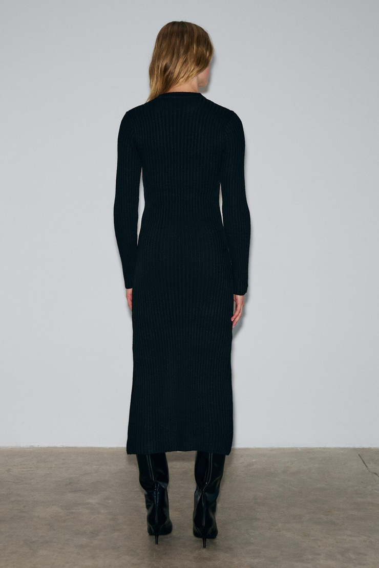 SOREYA Kadın Yuvarlak Yaka Çizgi Desenli Yırtmaçlı Slim Fit Triko Siyah Elbise