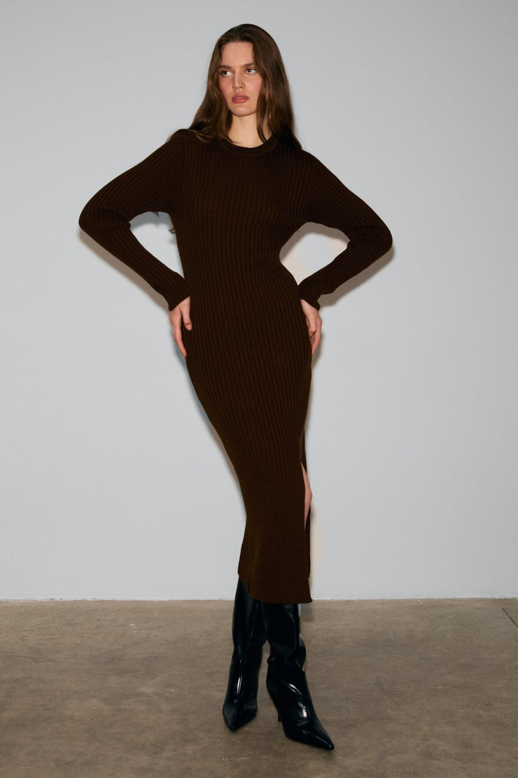 SOREYA Kadın Yuvarlak Yaka Çizgi Desenli Yırtmaçlı Slim Fit Triko Acı Kahve Elbise