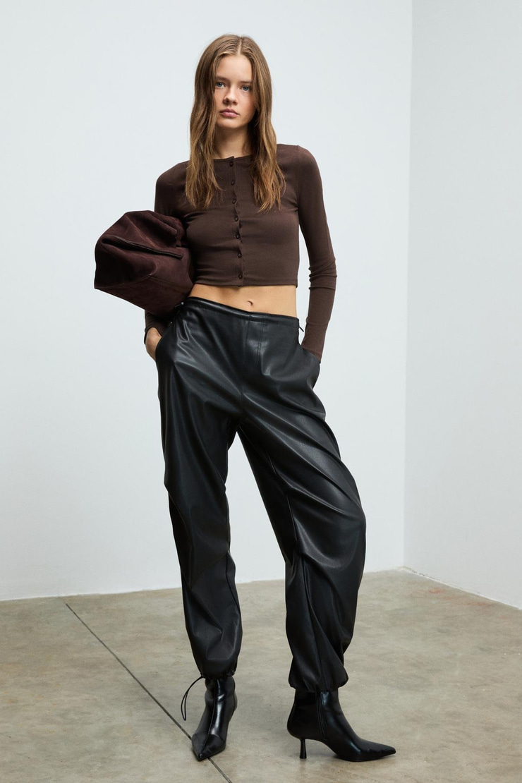 SWAY Kadın Yuvarlak Yaka Önü Fonksiyonel Düğme Kapamalı Esnek Kumaşlı Crop Kahverengi Bluz