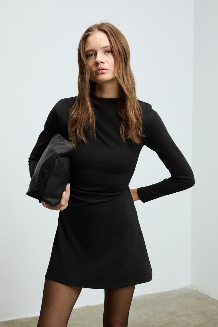 VELIRA Kadın Omuz Ve Bel Kısmında Pile Detaylı Sıfır Yaka Fermuarlı Uzun Kollu Mini Siyah Elbise