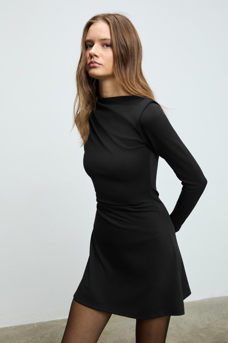 VELIRA Kadın Omuz Ve Bel Kısmında Pile Detaylı Sıfır Yaka Fermuarlı Uzun Kollu Mini Siyah Elbise