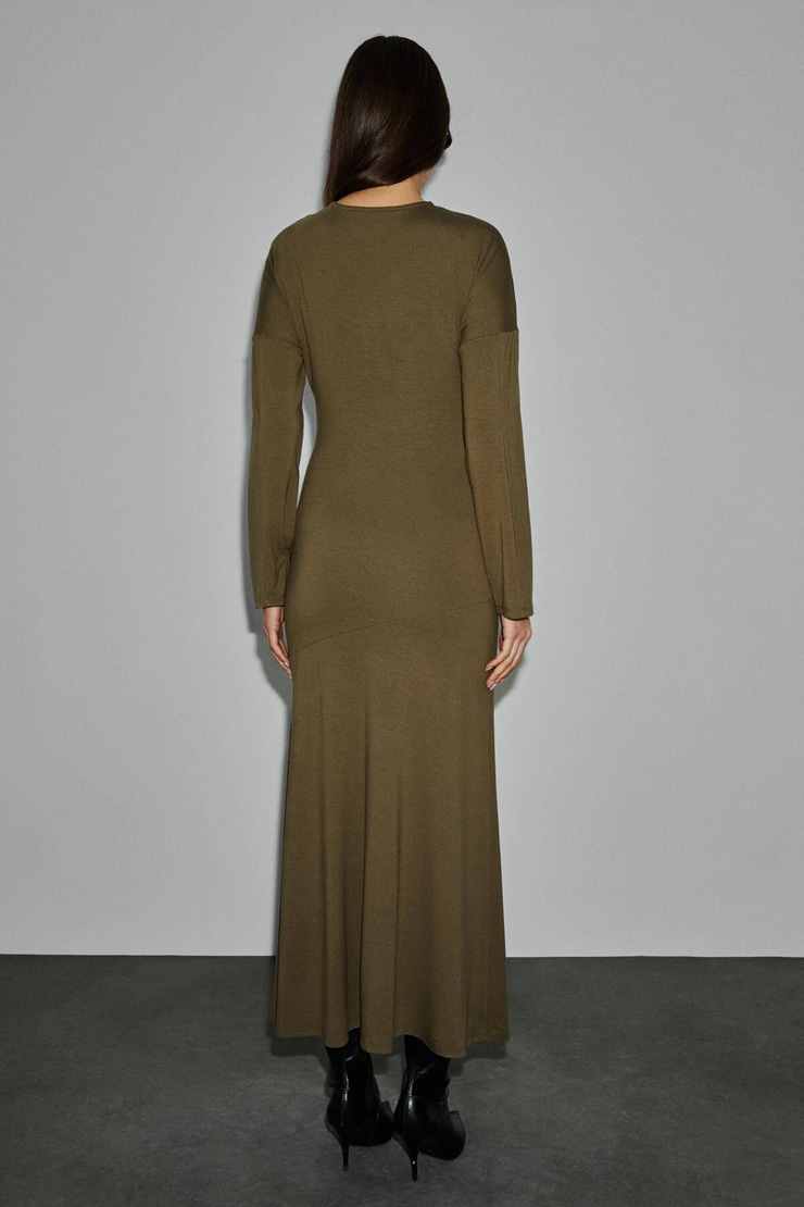 VISSER Kadın Yumuşak Ve Esnek Kumaşlı Düşük Omuzlu Yuvarlak Yakalı Önü Yırtmaçlı Haki Elbise