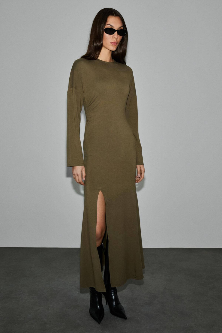 VISSER Kadın Yumuşak Ve Esnek Kumaşlı Düşük Omuzlu Yuvarlak Yakalı Önü Yırtmaçlı Haki Elbise