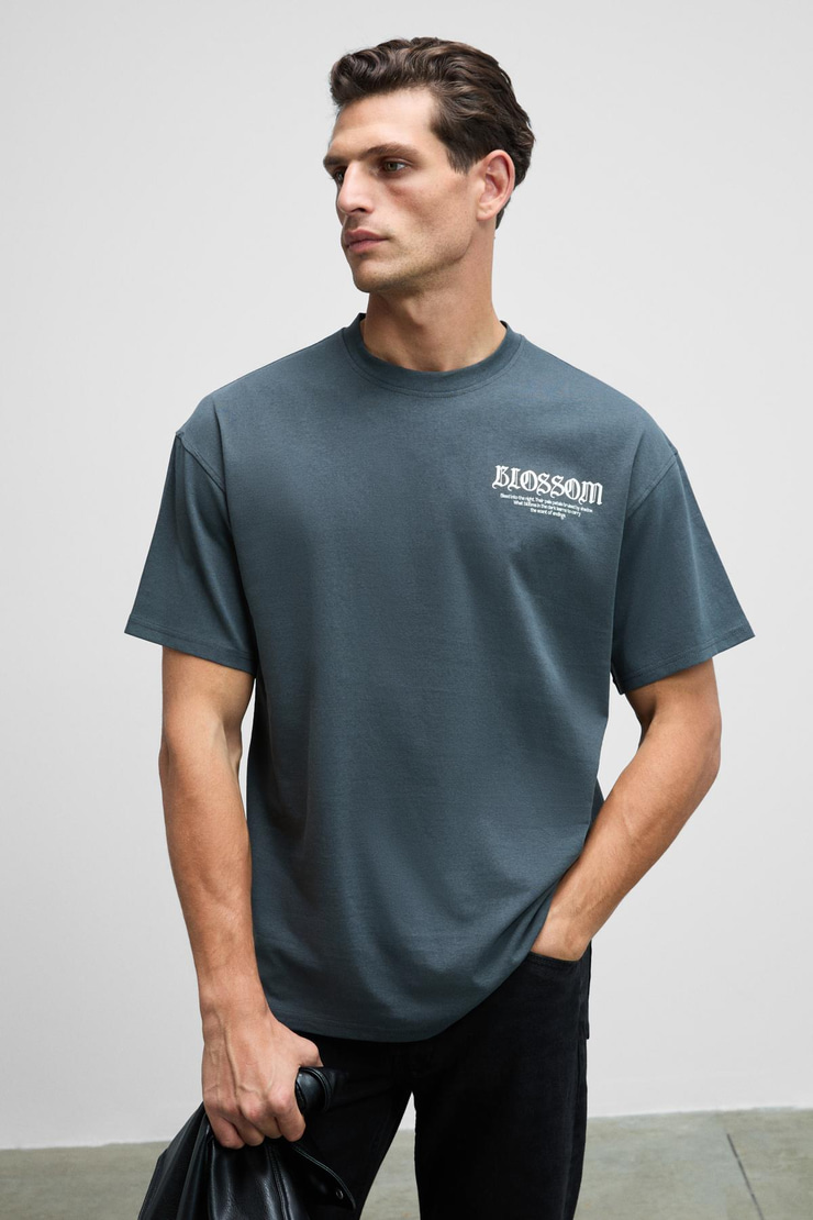 VORTEX Erkek Göğsü Nakışlı Sırtı Baskılı %100 Organik Pamuk Oversize Fit Bisiklet Yaka Antrasit T-Shirt